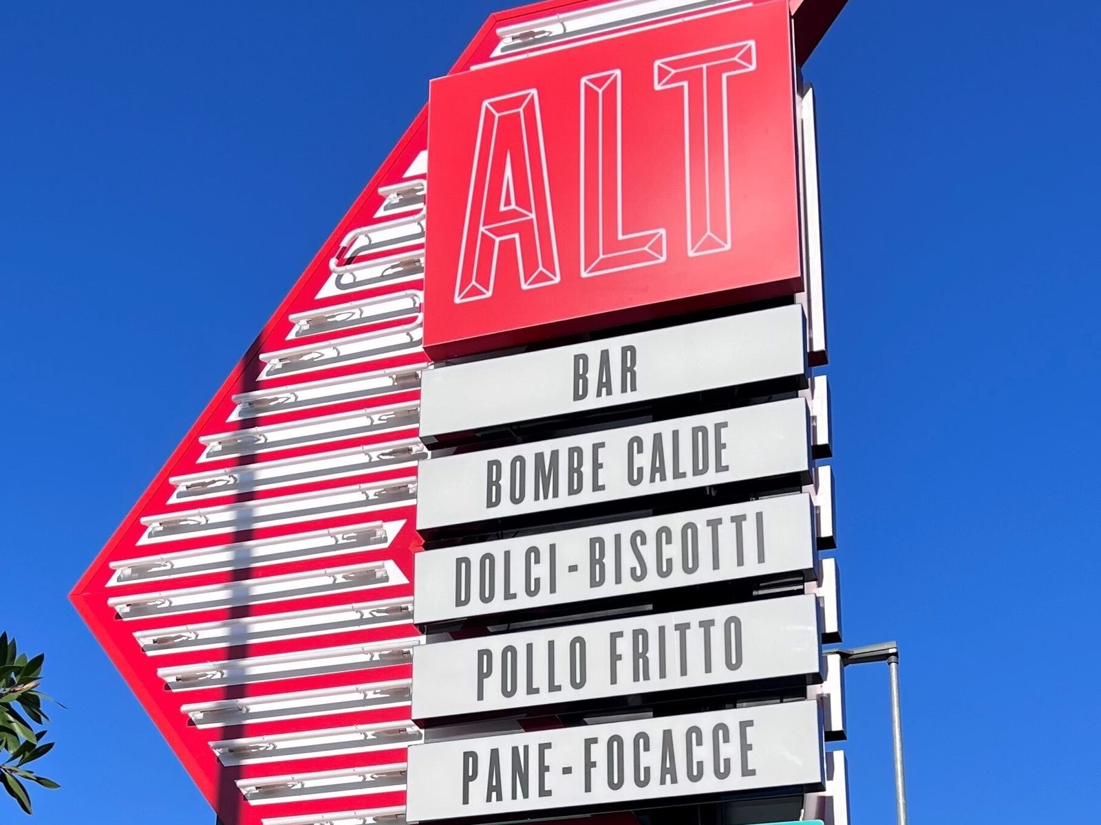 The Best Fried Chicken in Italy Might Be at This Michelin-Starred Chef’s Roadside Restaurants