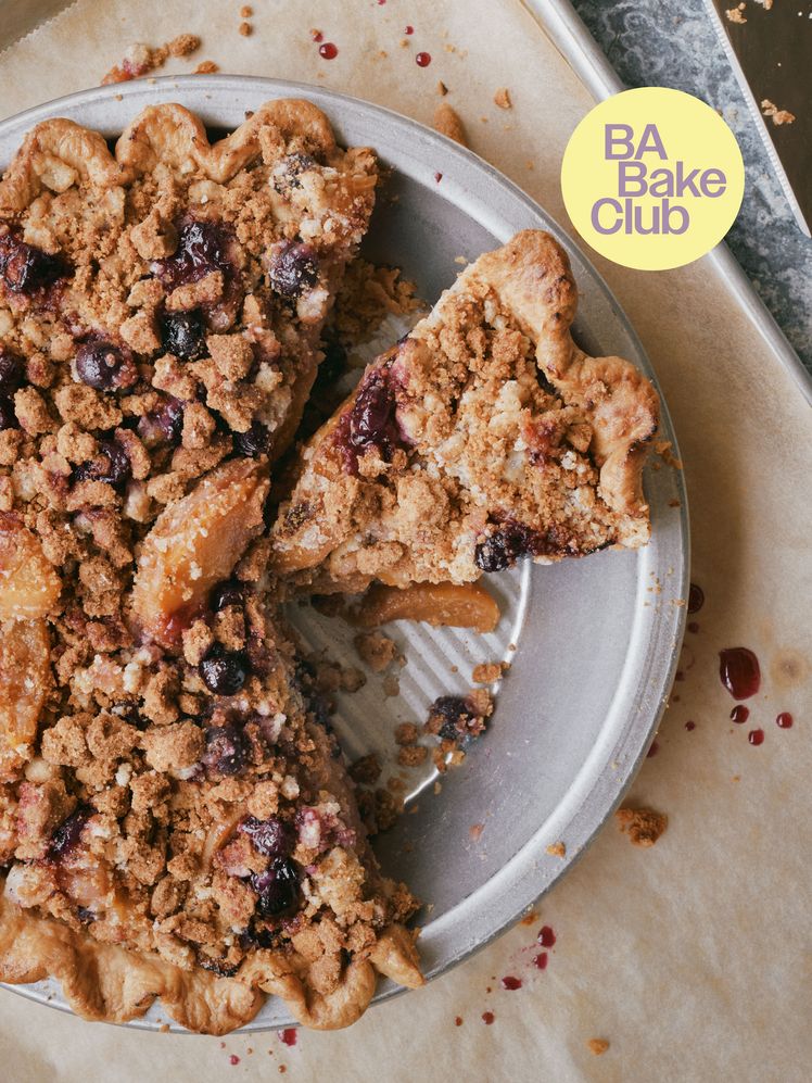 Peach-Blueberry Crumb Pie